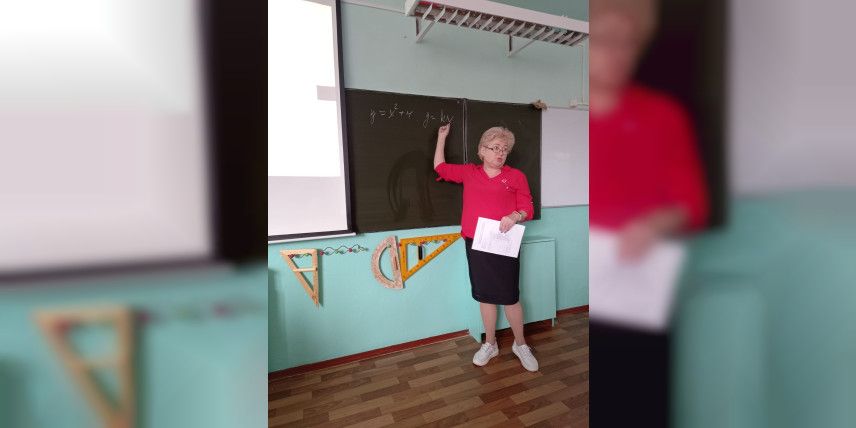 Строим графики функций